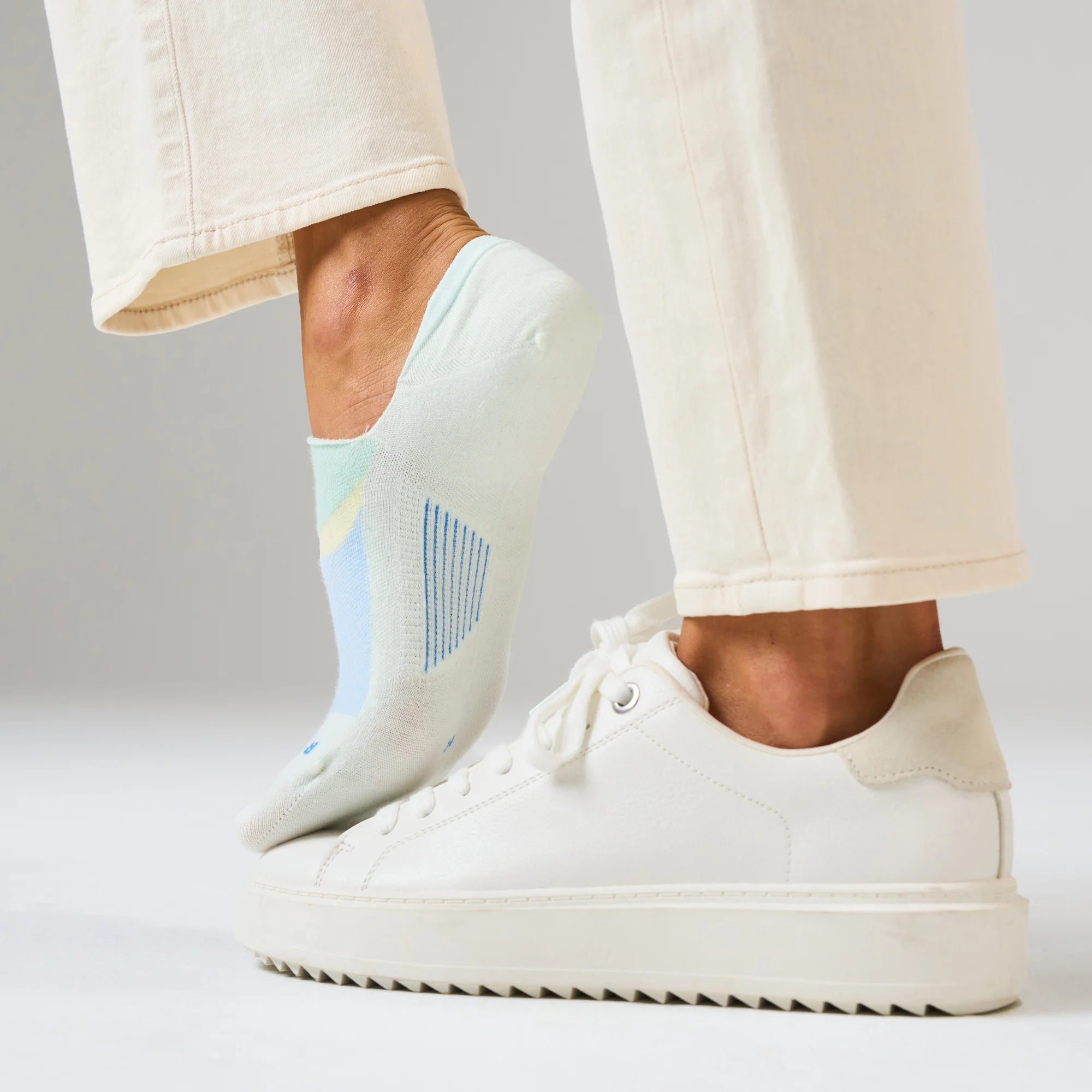 Everyday Women's Ultra Light Invisible 3 Pack - Image 3